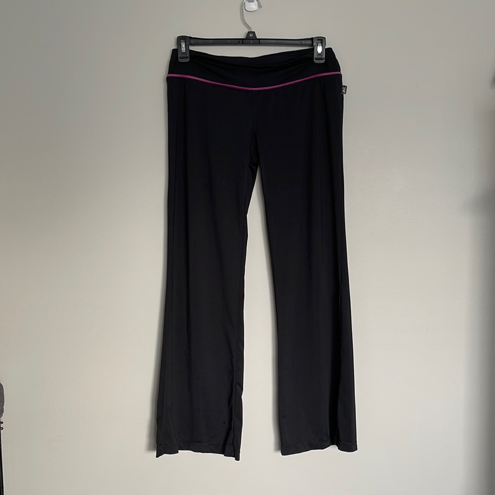 Black yoga pants